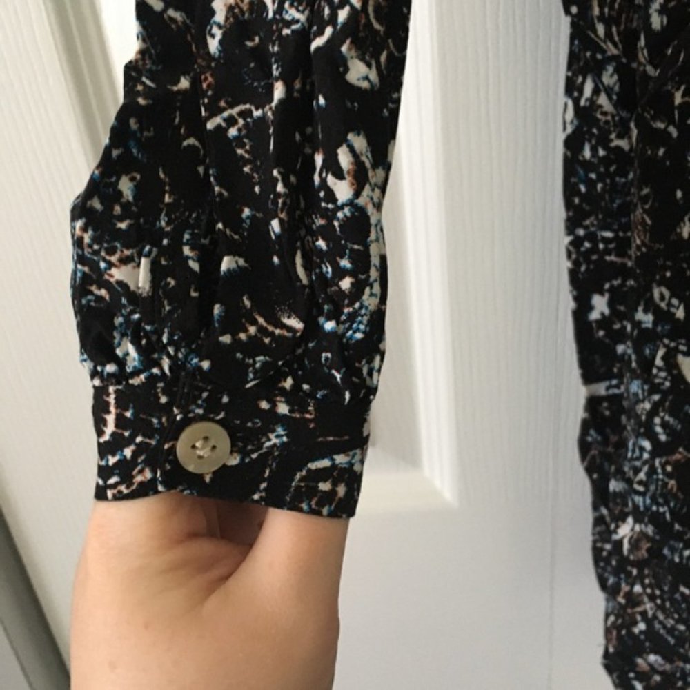 Lightweight Patterned Keyhole Shift Dress - Picture 3 of 8